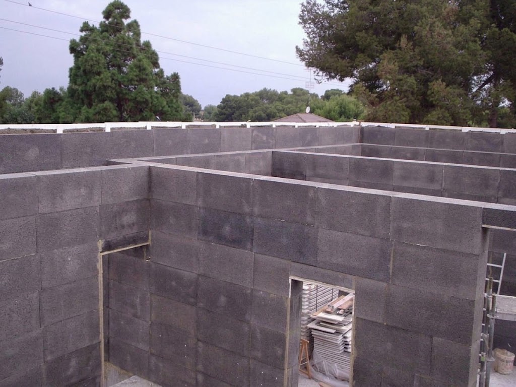 Muros interiores TABIPOR levantados en la vivienda de Denia